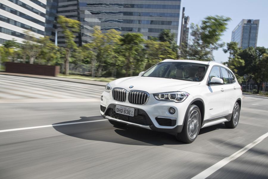  BMW X1 sDrive20i xLine 2016 года  (LA) (фото 8 из 18)